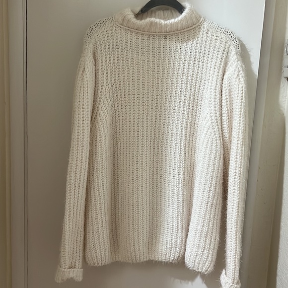 White oversized cable knit sweater - Picture 7 of 10